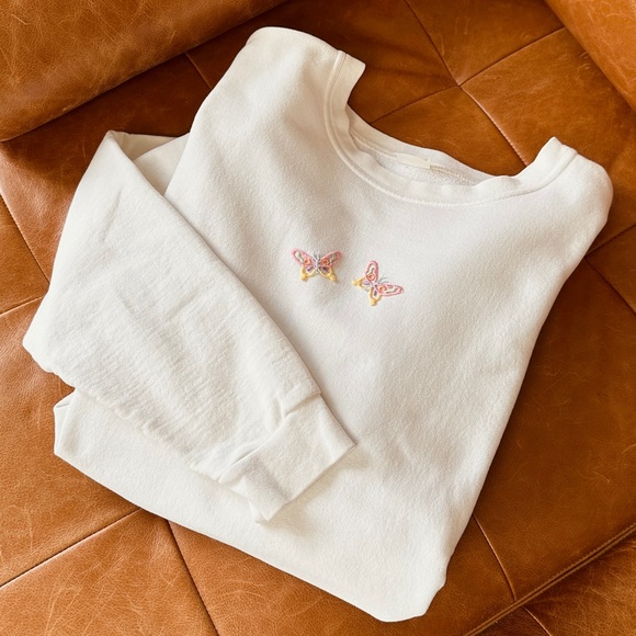 Vintage Tops - Vintage Oversized Cotton Sweatshirt - white with appliqué butterflies- M